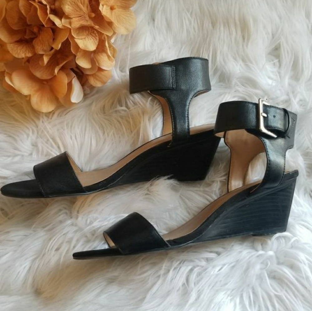 Nine West black wedges